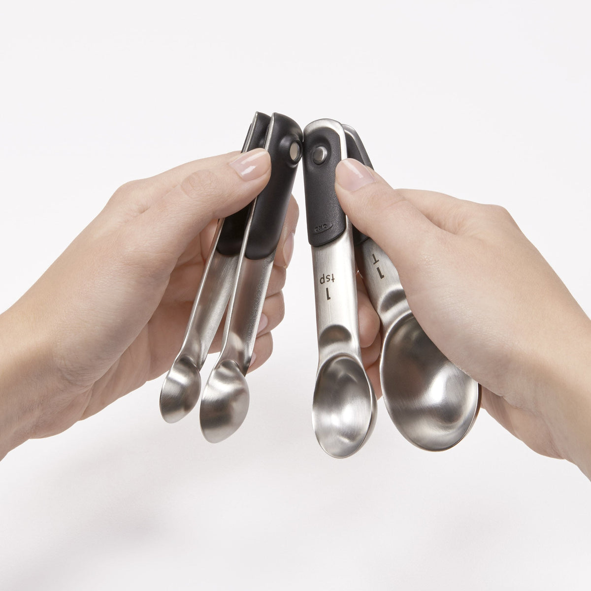 stainless-steel-measuring-spoons-z5 11132100_4_oxogoodgrips_stainlesssteelmeasuringspoons.jpg