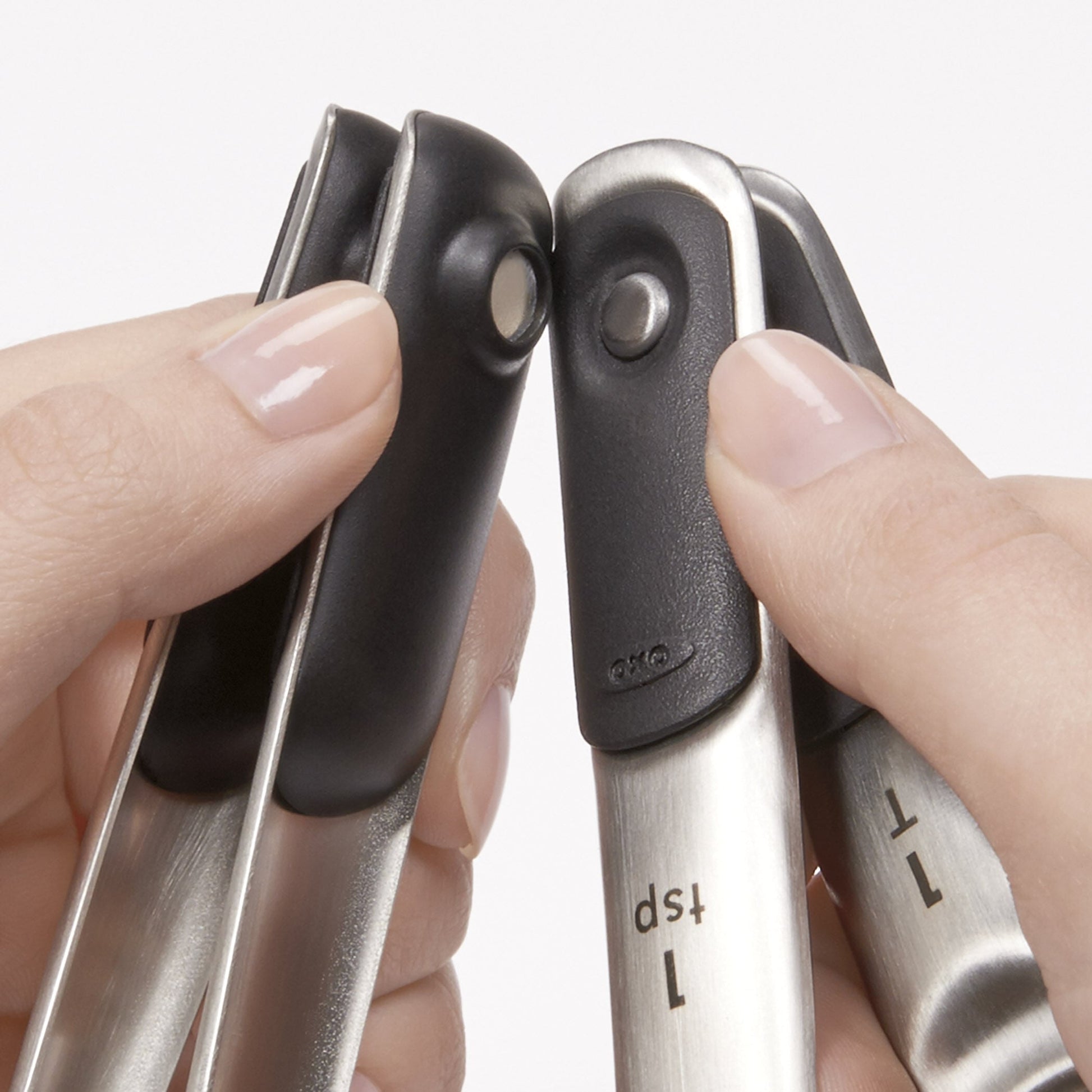 stainless-steel-measuring-spoons-z5 11132100_5_oxogoodgrips_stainlesssteelmeasuringspoons.jpg