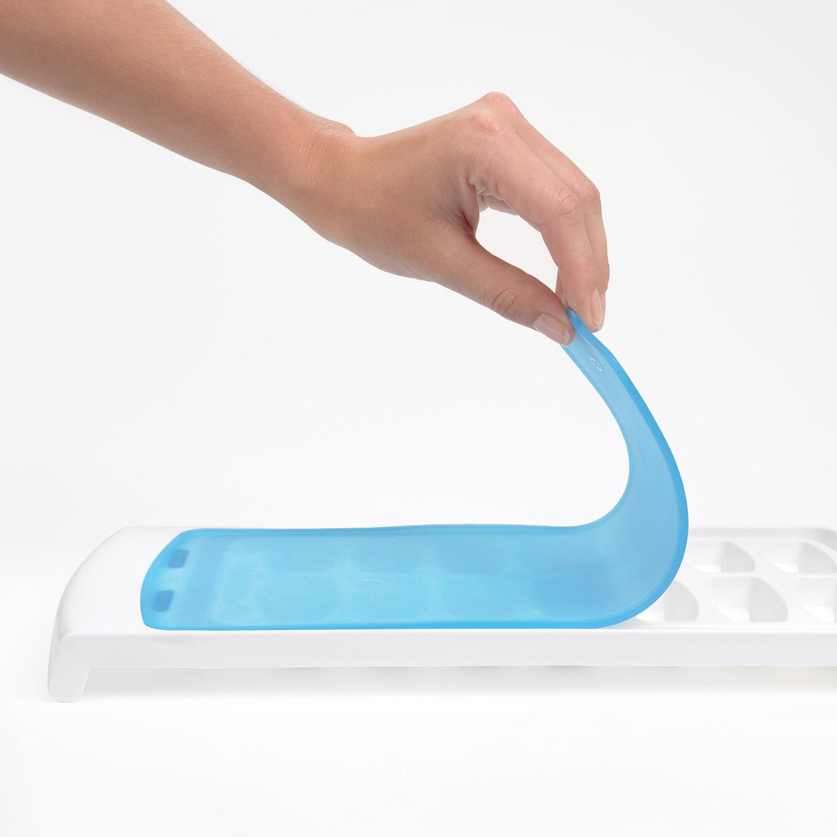 no-spill-ice-cube-tray-a3 1132080_5_no-spill_ice_cube_tray.jpg