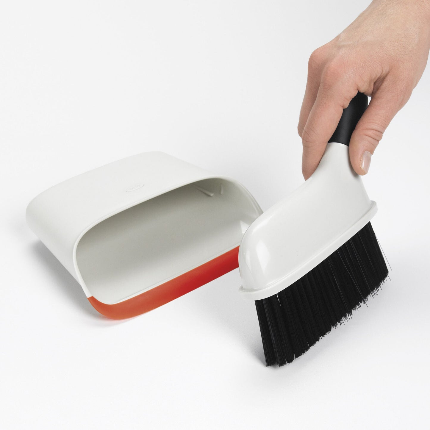 compact-dustpan-and-brush-set-k0 1334280_3_compact_dustpan_brush_set.jpg