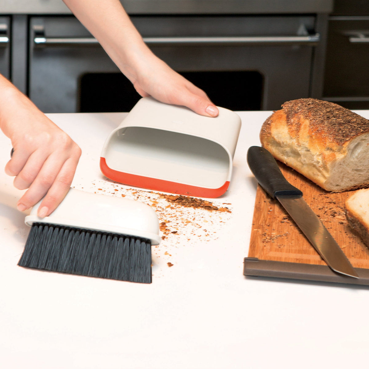 compact-dustpan-and-brush-set-k0 1334280_7_compact_dustpan_brush_set.jpg