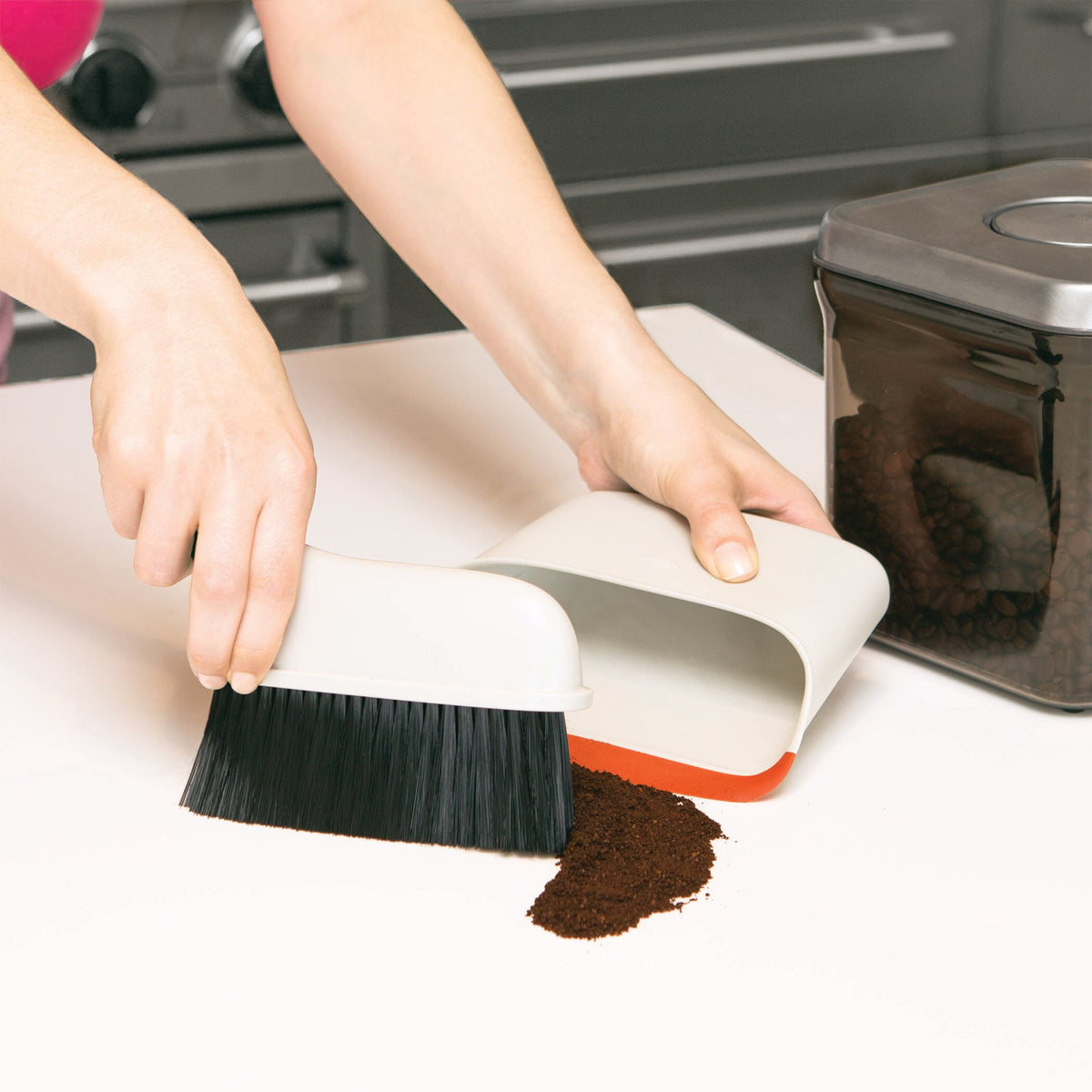 compact-dustpan-and-brush-set-k0 1334280_8_compact_dustpan_brush_set.jpg