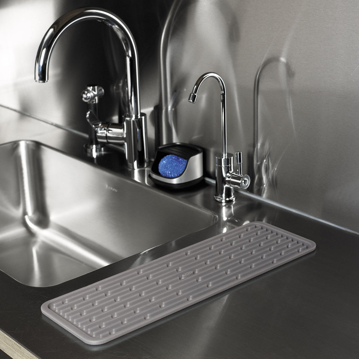 silicone-wine-glass-drying-mat-h9 1372100_6_silicone_wine_glass_drying_mat.jpg