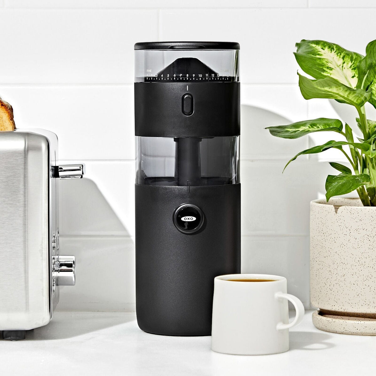 compact-conical-burr-coffee-grinder-p9 brew_8720800_compactgrinder_pdp_07.jpg