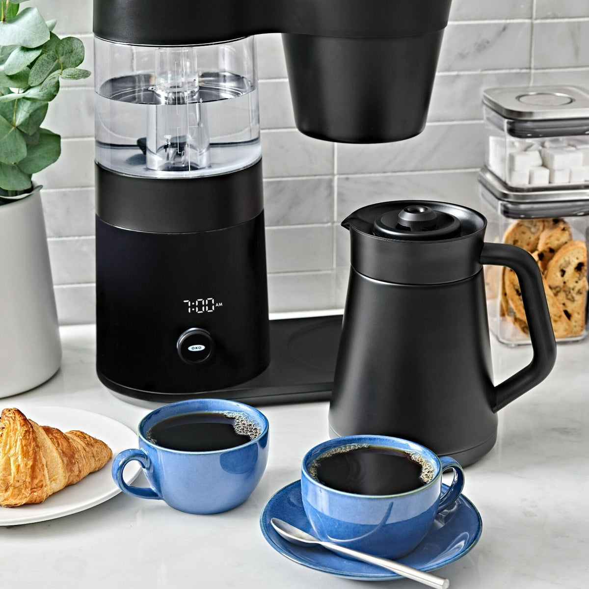 9-cup-coffee-maker-matte-black-n2 brew_8725000_9-cup-coffee-maker-black_pdp_02.jpeg