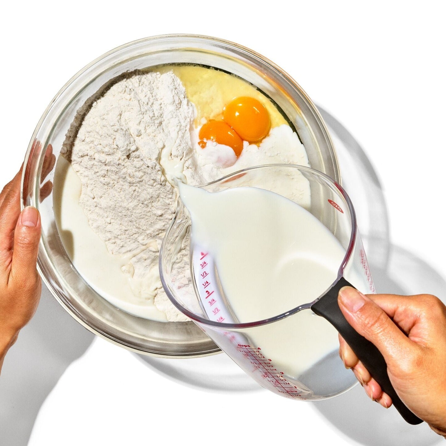 4-cup-angled-measuring-cup-z5 gg_1050030v6_4cupangledmeasuringcup_pdp_04.jpg
