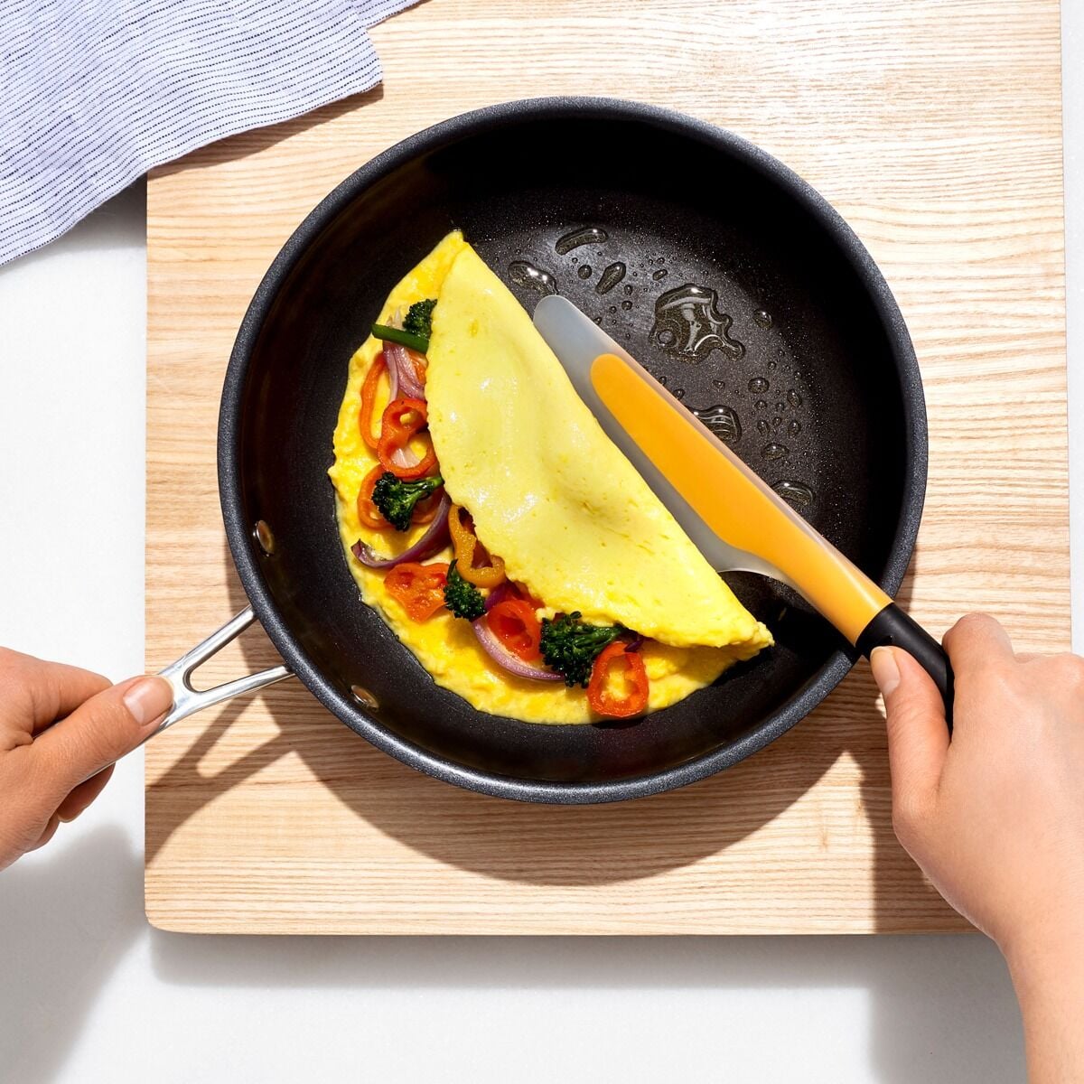 small-flip-and-fold-omelet-turner-l0 gg_11140800_4.jpg