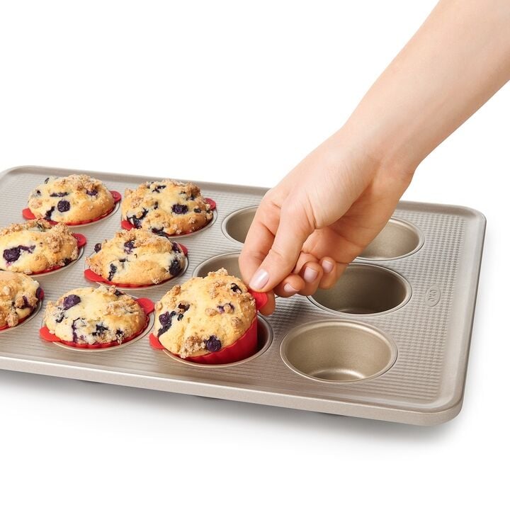 silicone-baking-cups-12-pack-c4 gg_11211000_4.jpg