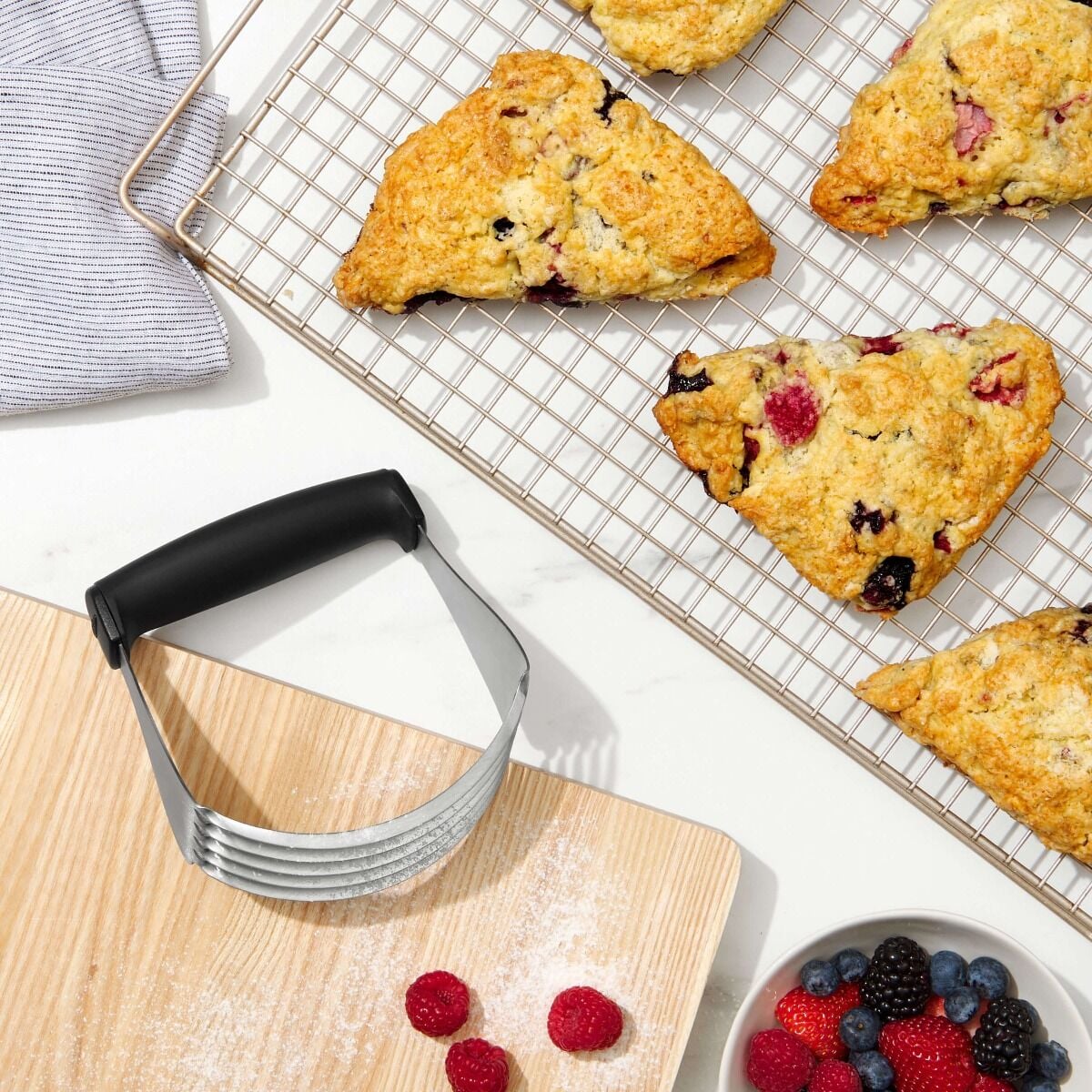 dough-blender-with-blades-u0 gg_1124200_9c_1_.jpg