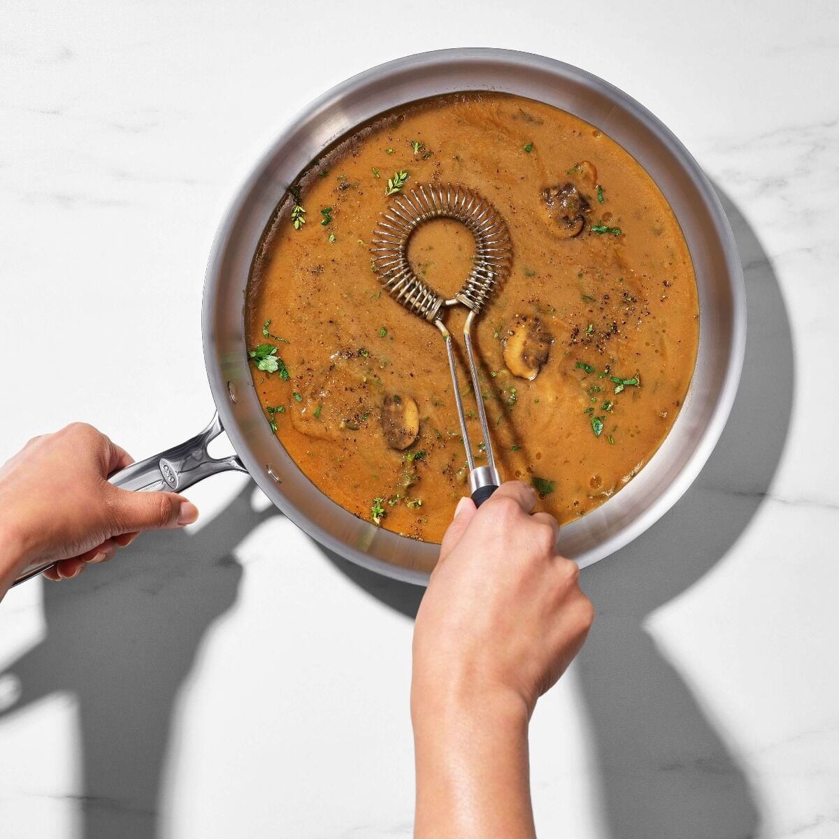 sauce-and-gravy-whisk-v9 gg_11278500_4b_1_.jpg