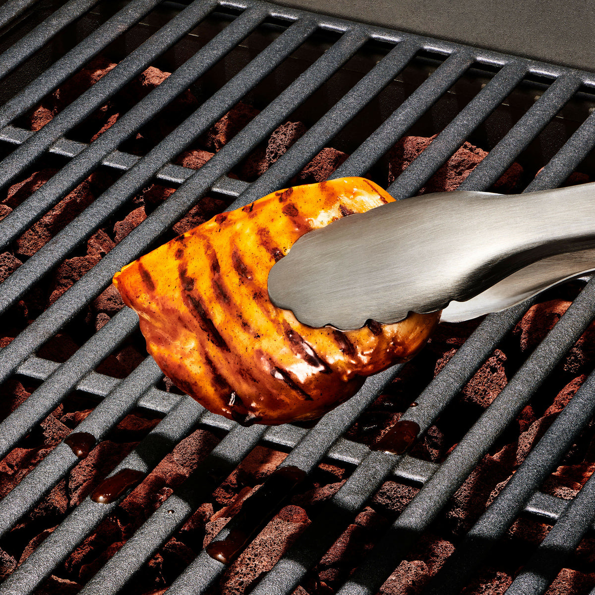 grilling-tongs-with-built-in-bottle-opener-t6 gg_11309000_052020_16_rgb_1_.jpg