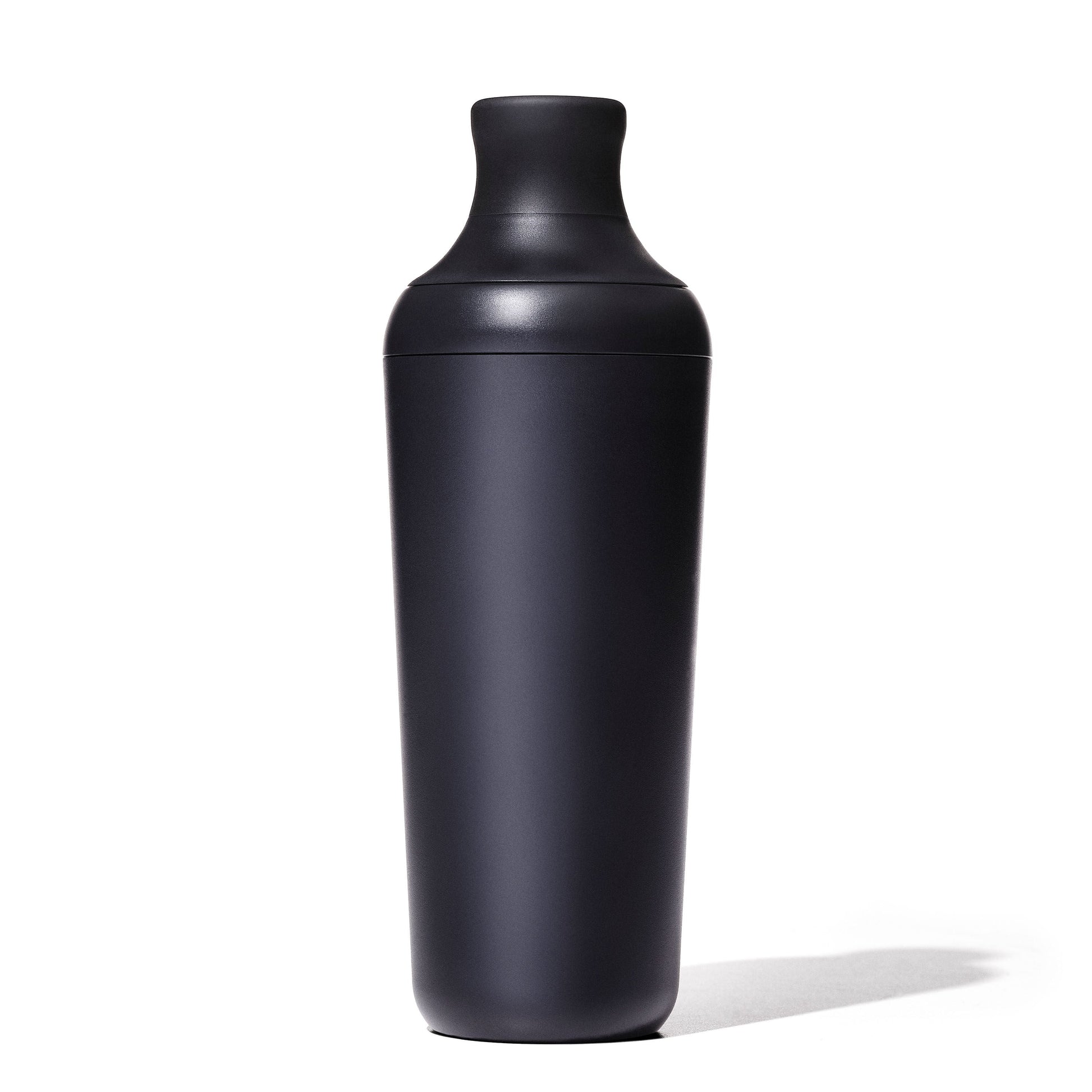 oxo-good-grips-plastic-cocktail-shaker-20-oz-590-ml-capacity-j1 gg_11327200_012221_06_rgb.jpg