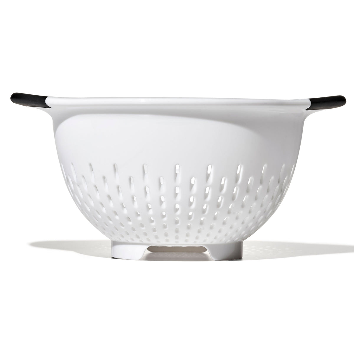 plastic-colander-k8 gg_11331000_plasticcolander3qt_pdp_03.jpg