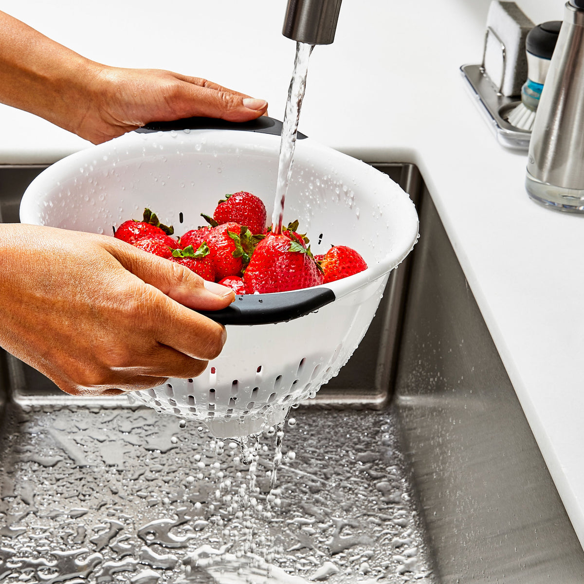 plastic-colander-k8 gg_11331000_plasticcolander3qt_pdp_05.jpg