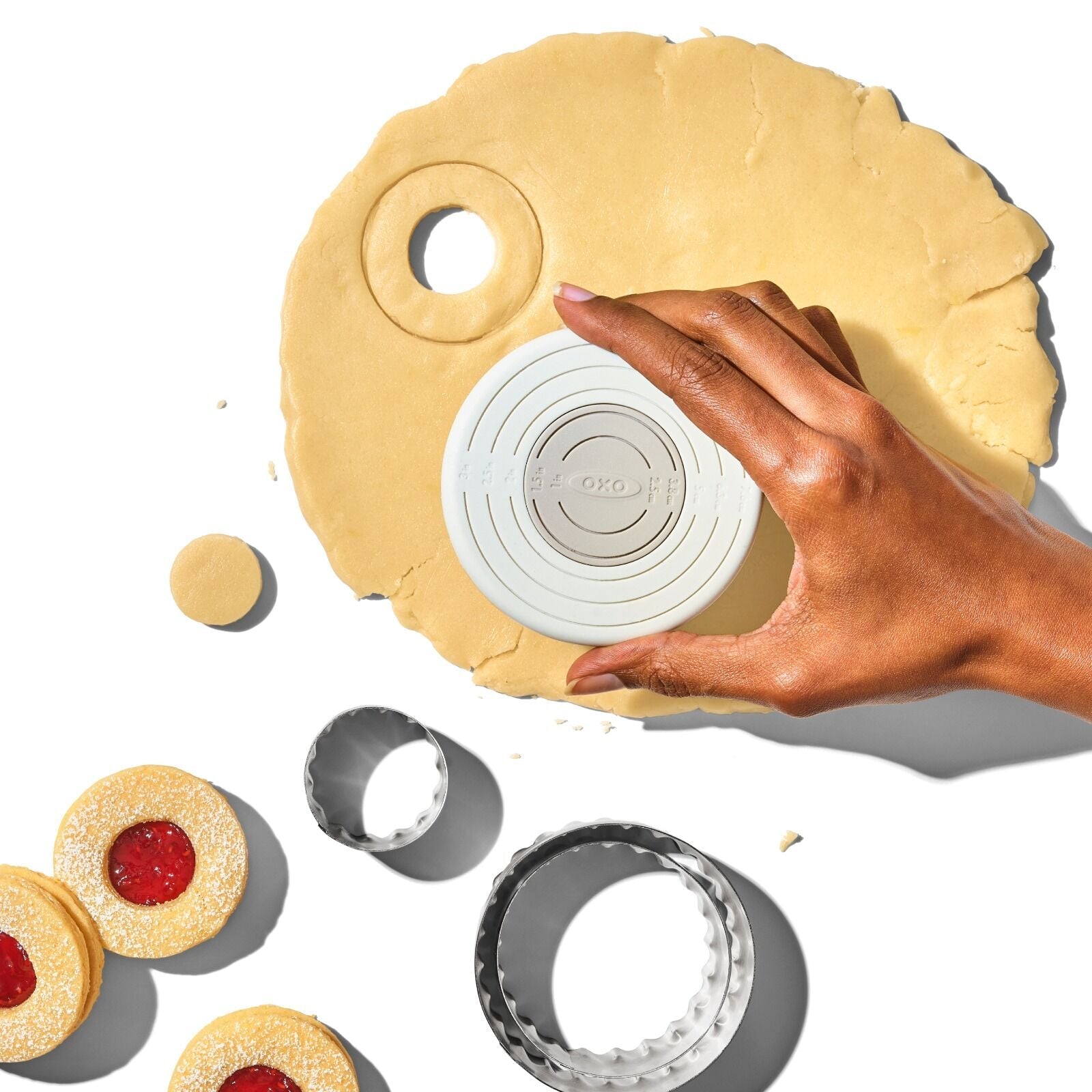 double-sided-cookie-and-biscuit-cutter-n1 gg_11360600_cookiecutterset_pdp_04.jpg