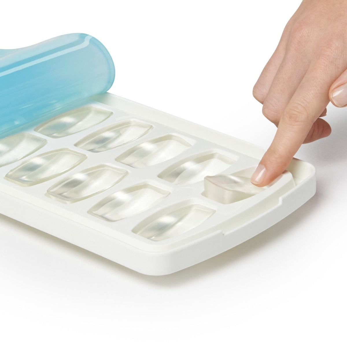 no-spill-ice-cube-tray-2-pack-u0 gg_11362000_nospillicecubetray2pk_pdp_04.jpg