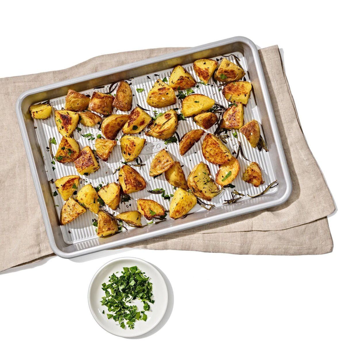non-stick-pro-clear-coated-quarter-sheet-pan-q5 gg_11434900_quarter-sheet-pan_pdp_01.jpeg