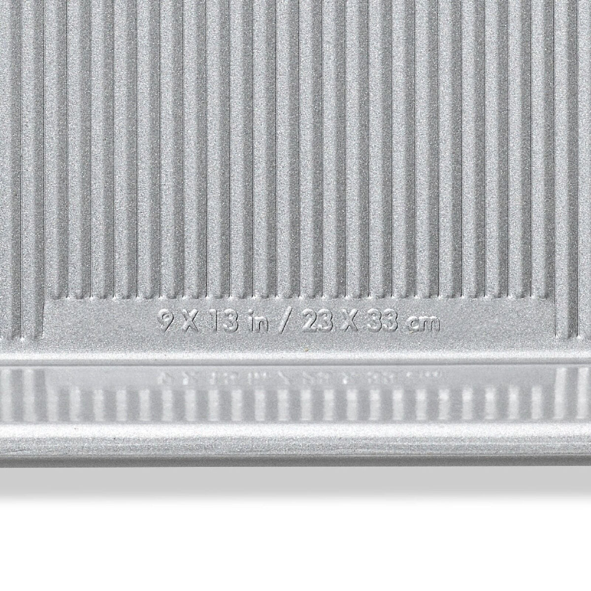 non-stick-pro-clear-coated-quarter-sheet-pan-q5 gg_11434900_quarter-sheet-pan_pdp_05.jpeg