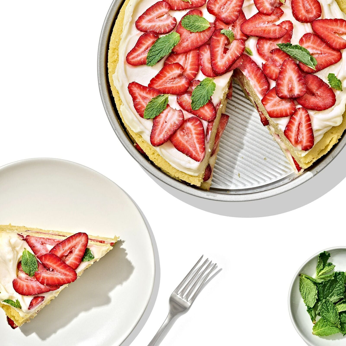 non-stick-pro-clear-coated-9in-round-cake-pan-w4 gg_11435100_9in-round-cake-pan_pdp_01.jpeg