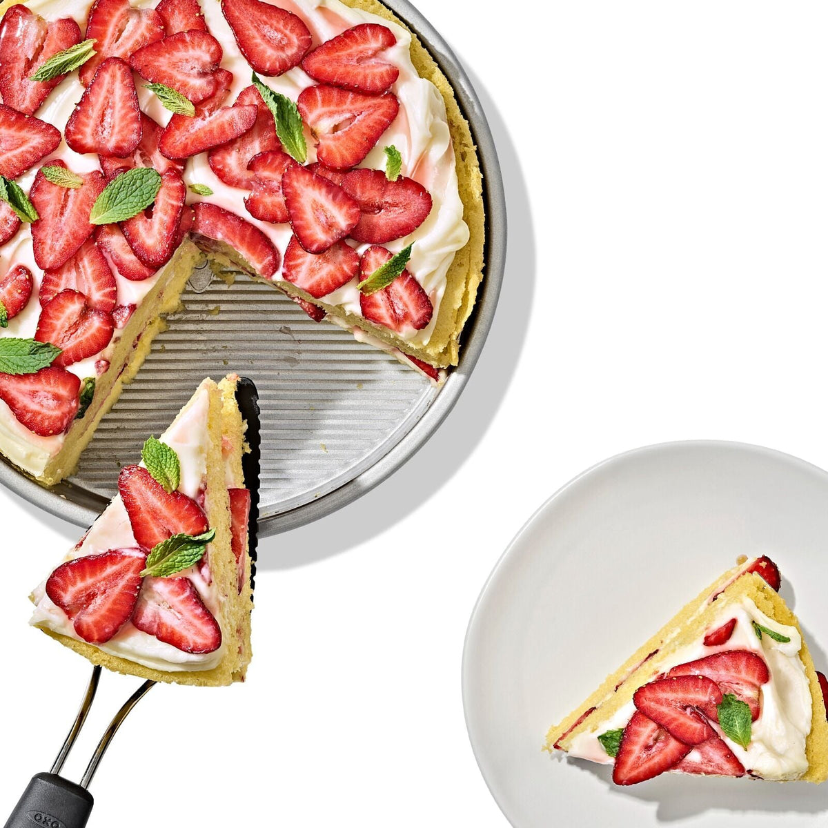 non-stick-pro-clear-coated-9in-round-cake-pan-w4 gg_11435100_9in-round-cake-pan_pdp_02.jpeg