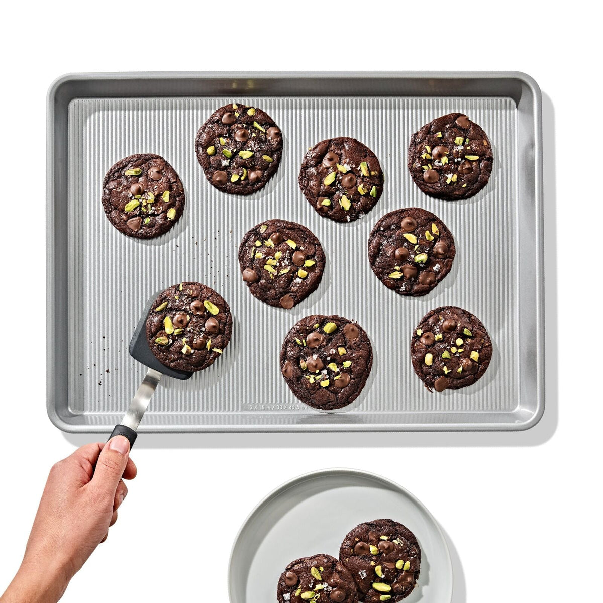 non-stick-pro-clear-coated-half-sheet-pan-m7 gg_11435300_half-sheet-pan_pdp_02.jpeg