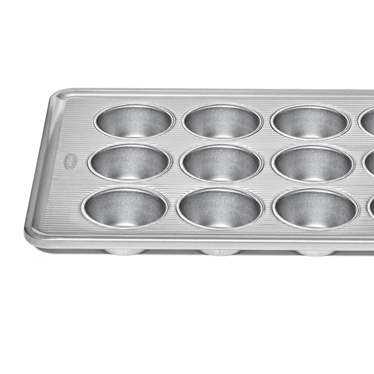 non-stick-pro-clear-coated-12-cup-muffin-pan-y0 gg_11435600_12-cup-muffin-pan_pdp_04.jpeg