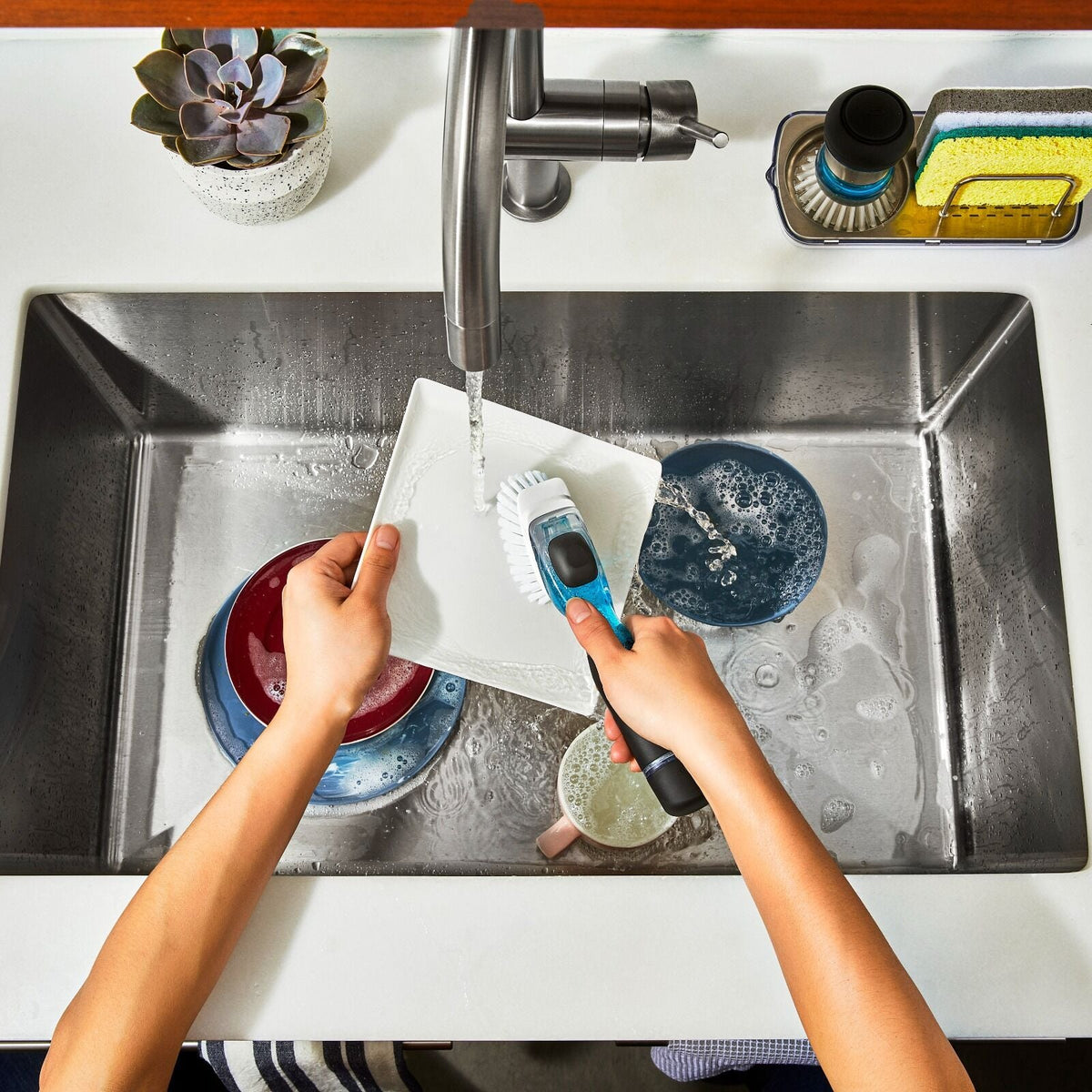 soap-dispensing-dish-brush-h1 gg_12361700_soapdispdishbrush_11_rgb.jpg