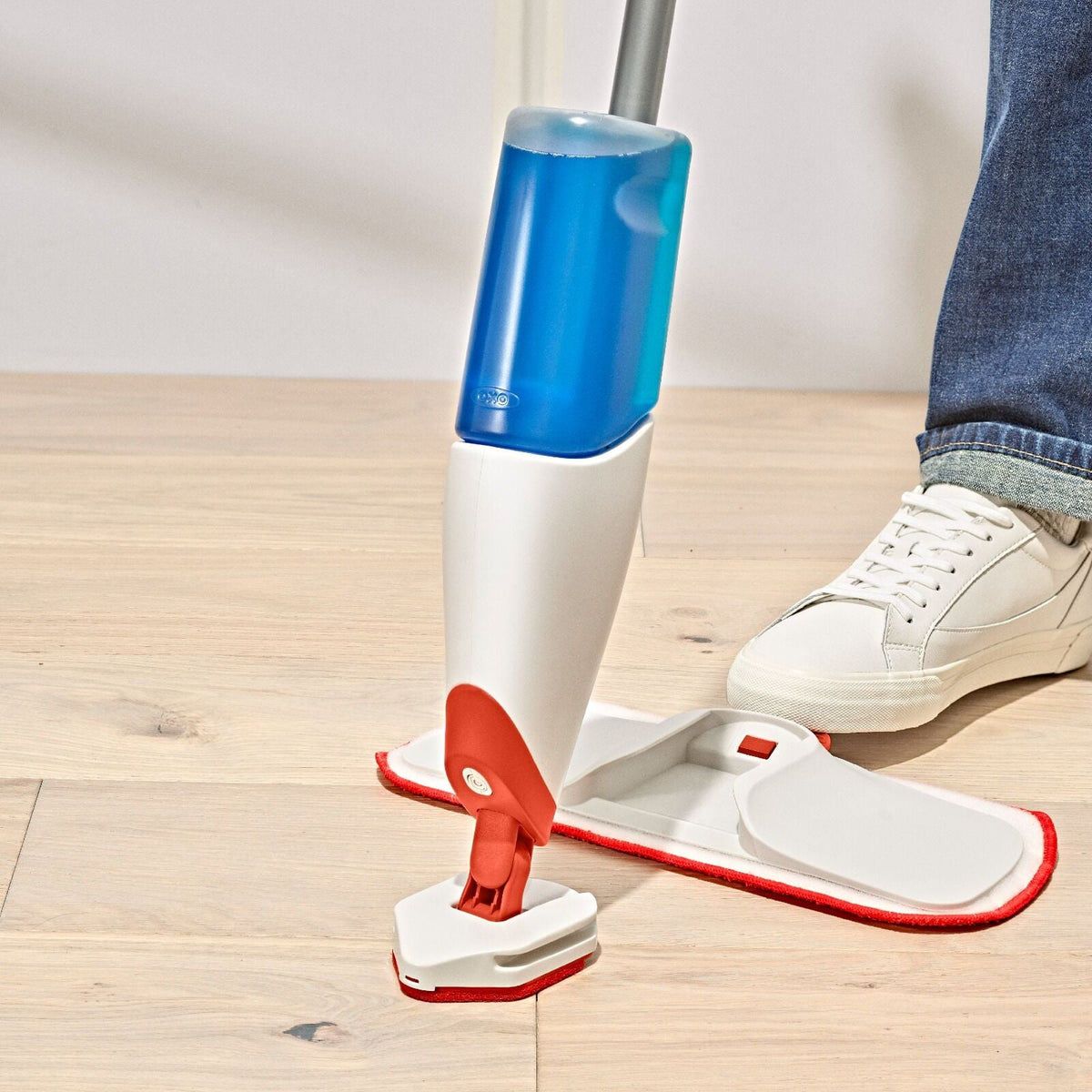 microfiber-spray-mop-b9 gg_12422900_spray-mop_pdp_05.jpeg