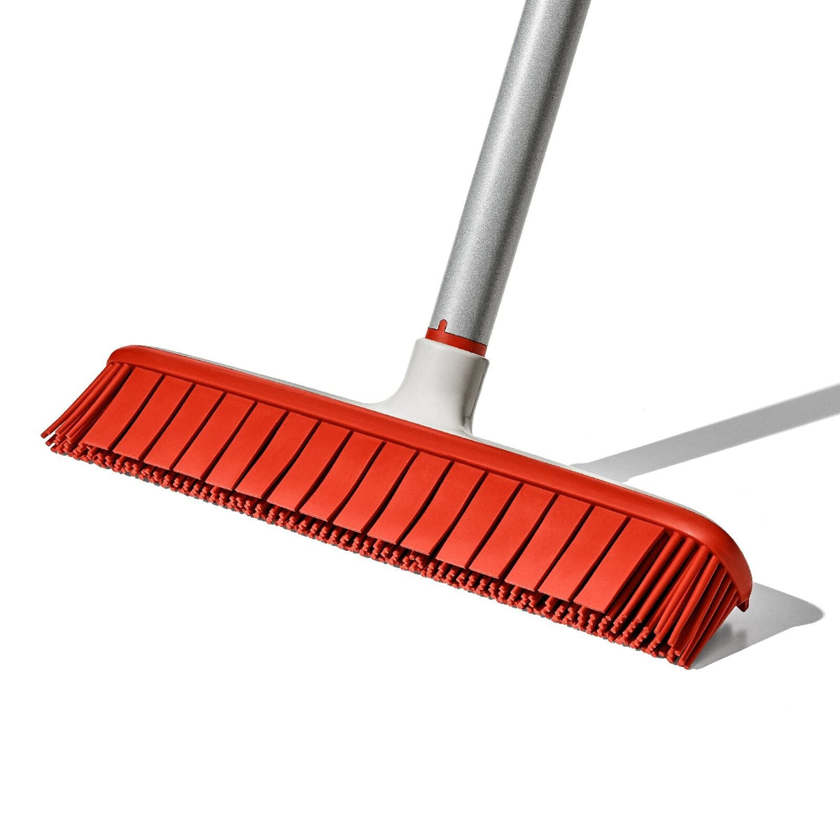 oxo-good-grips-fur-broom-k2 gg_12423000_fur-broom-compact_pdp_04.jpeg