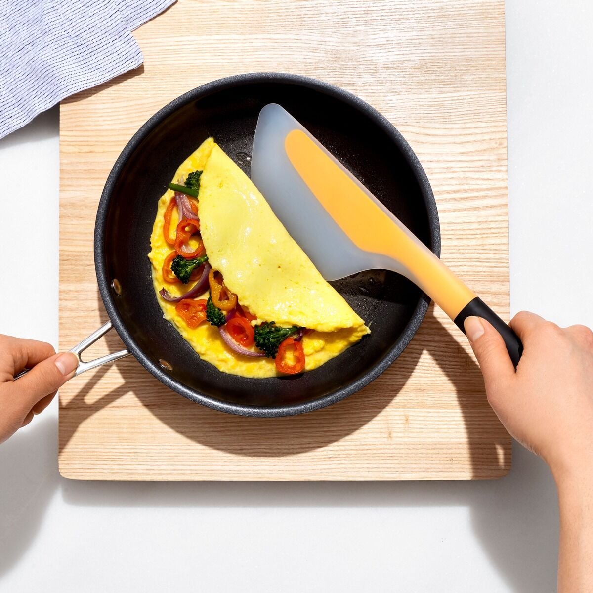 flip-and-fold-omelet-turner-h4 gg_1255680_4.jpg
