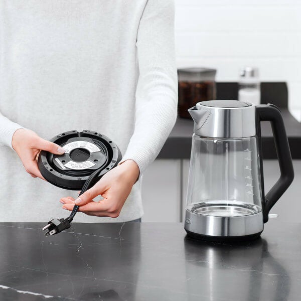 cordless-glass-electric-kettle-w6 lifestyle3.jpg