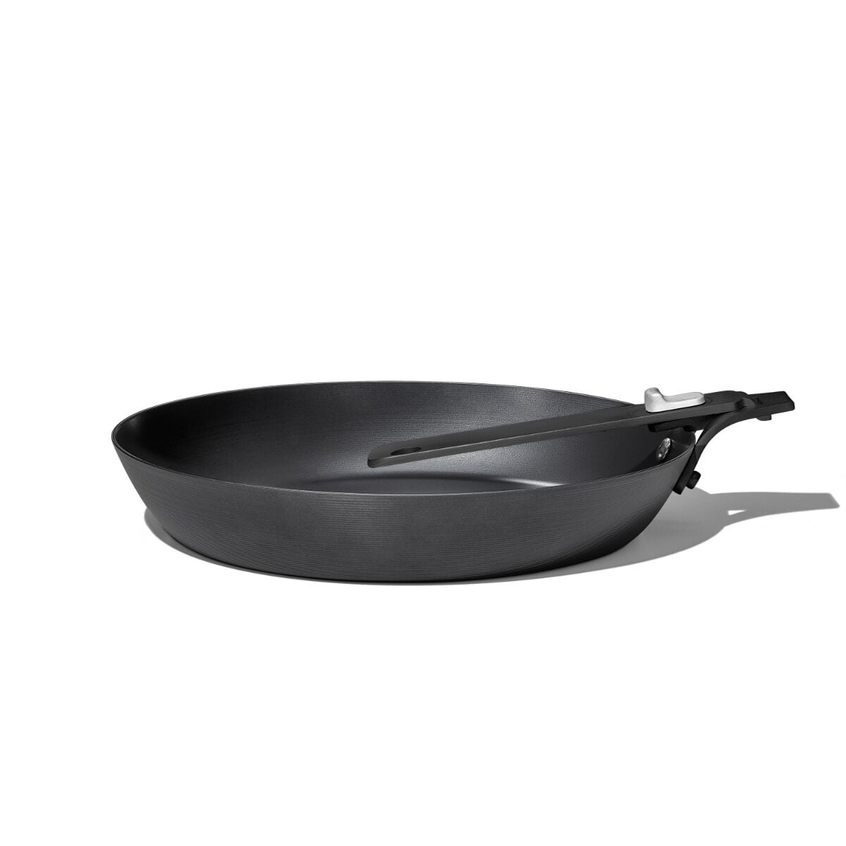 carbon-steel-with-removable-handle-10in-pan-t3 od__2059640001__10incarbonsteelpan_67_rgb.jpg