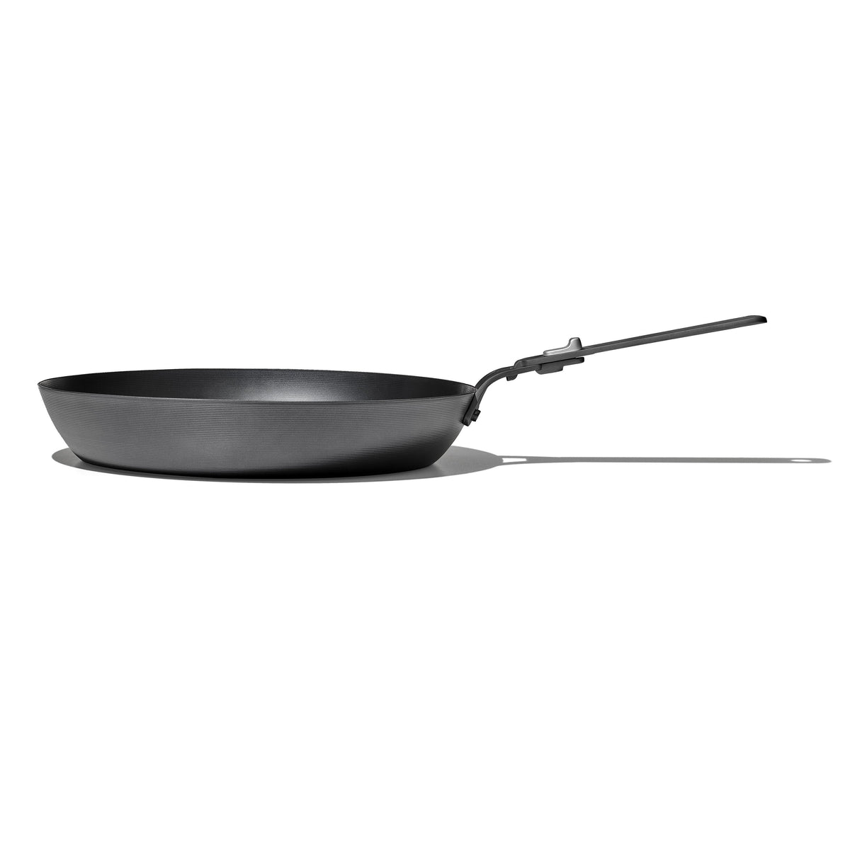 outdoor-12-inch-carbon-steel-pan-with-removable-handle-b9 od__2059650001_12incarbonsteelpan_63_rgb.jpg