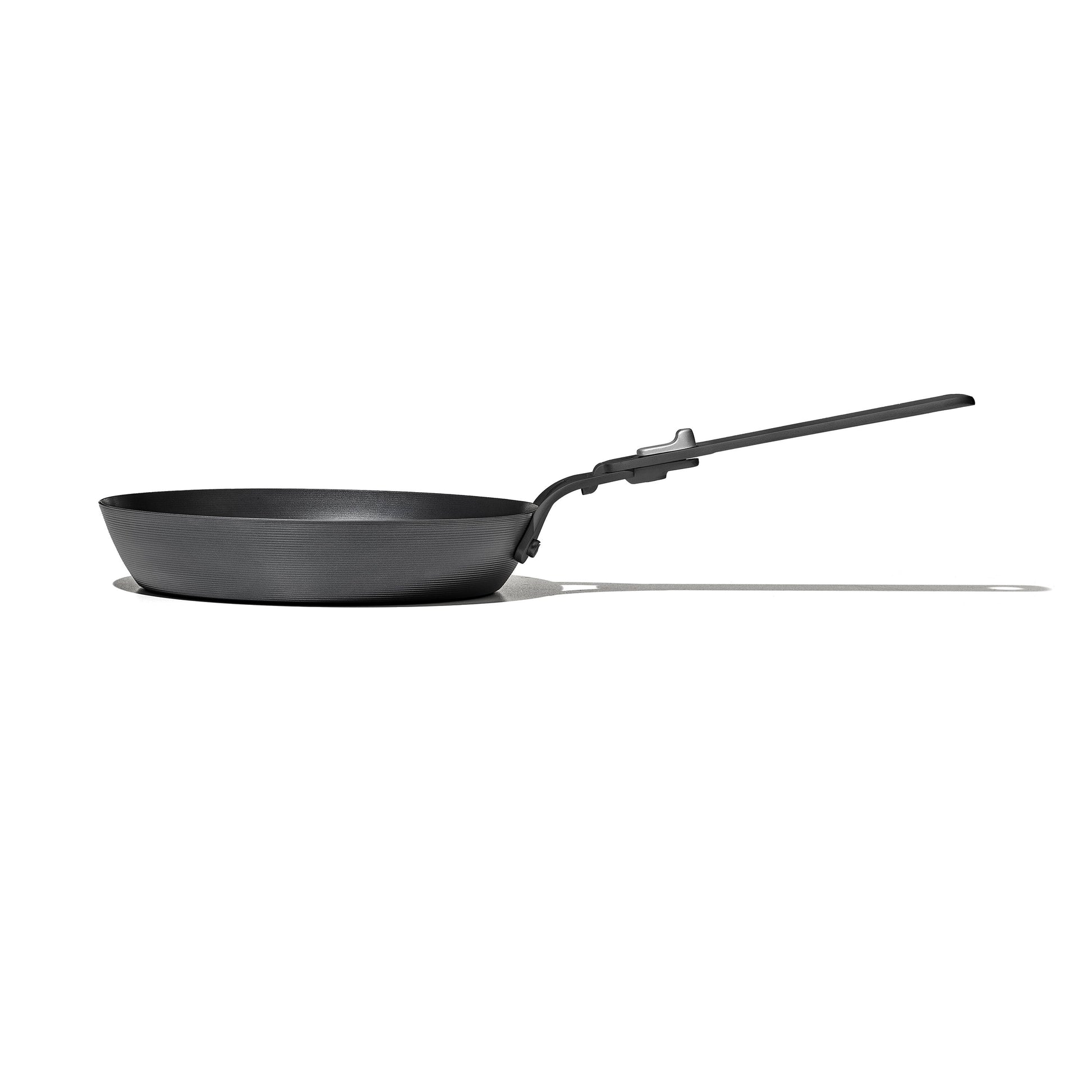 carbon-steel-with-removable-handle-8in-pan-g5 od__2059660001__8incarbonsteelpan_77_rgb.jpg