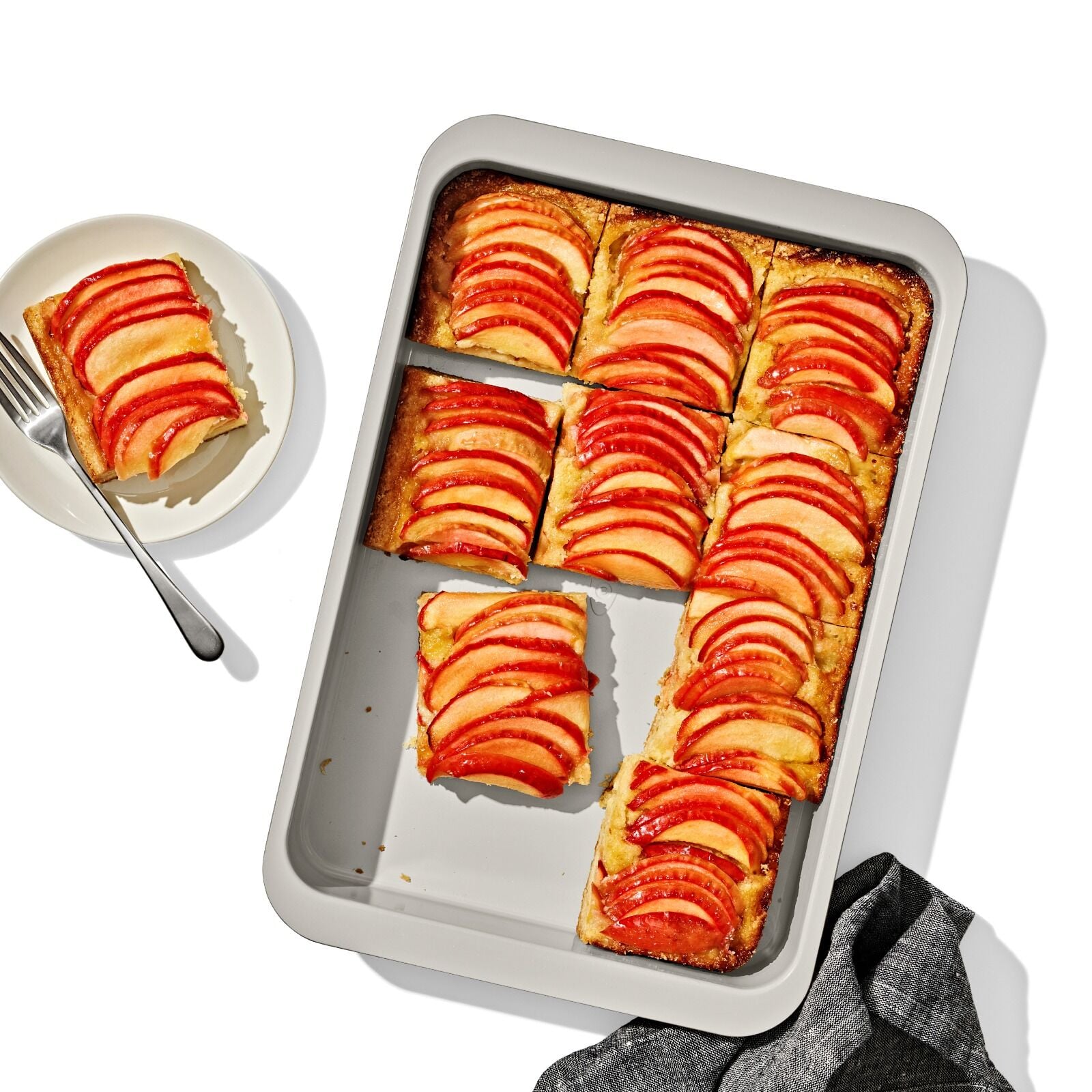 non-stick-pro-ceramic-coated-metal-bakeware-9-x-13-cake-pan-e6 oxo_9x13-cake-pan_pdp_01_1.jpg