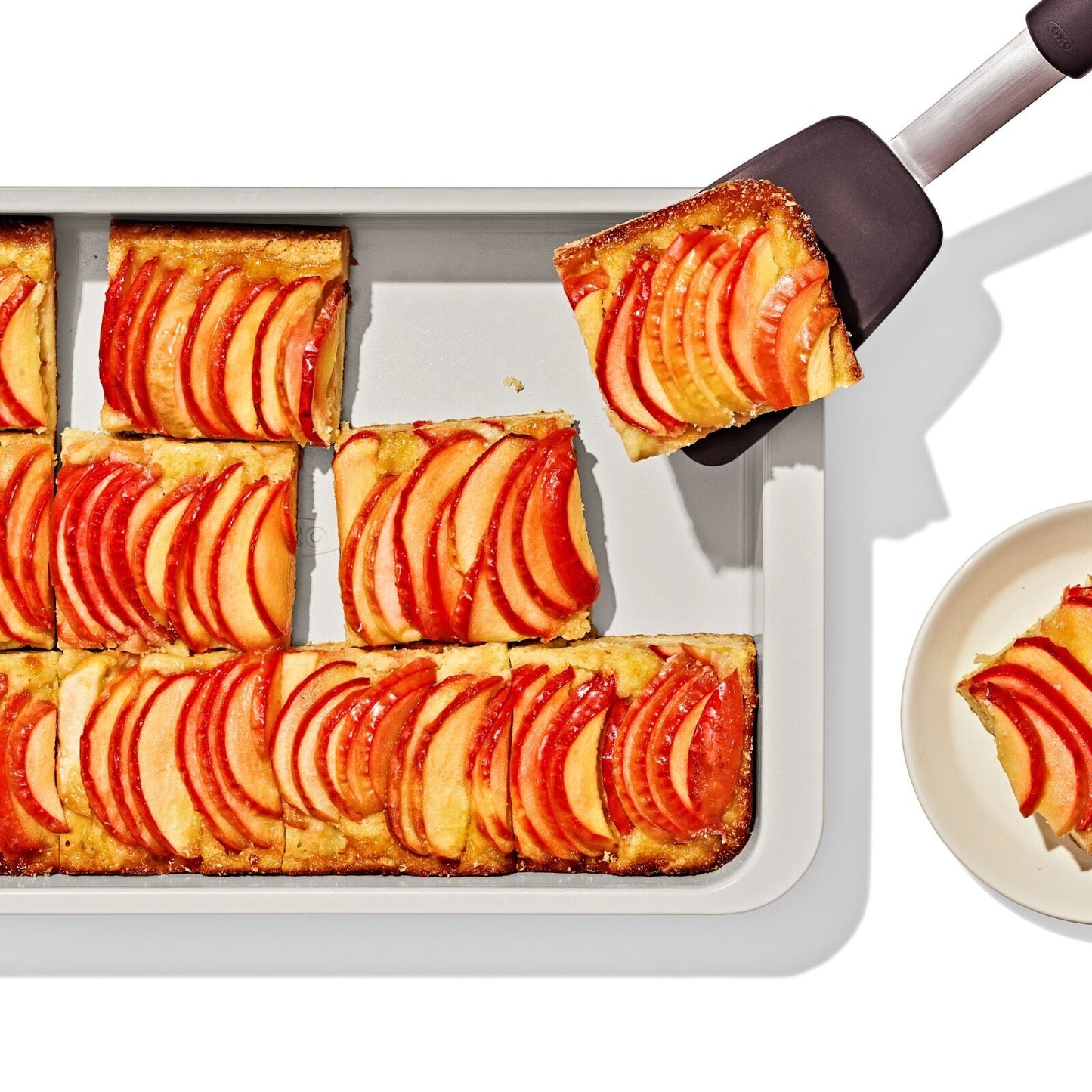 non-stick-pro-ceramic-coated-metal-bakeware-9-x-13-cake-pan-e6 oxo_9x13-cake-pan_pdp_03_1.jpg