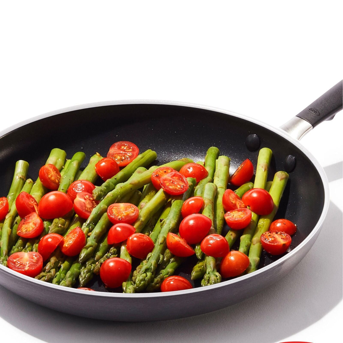 non-stick-pro-every-day-12-inch-frypan-with-lid-m6 oxo_cc010471-001_nonstick-everyday-12in-fry-pan-w-lid_pdp_03.jpg