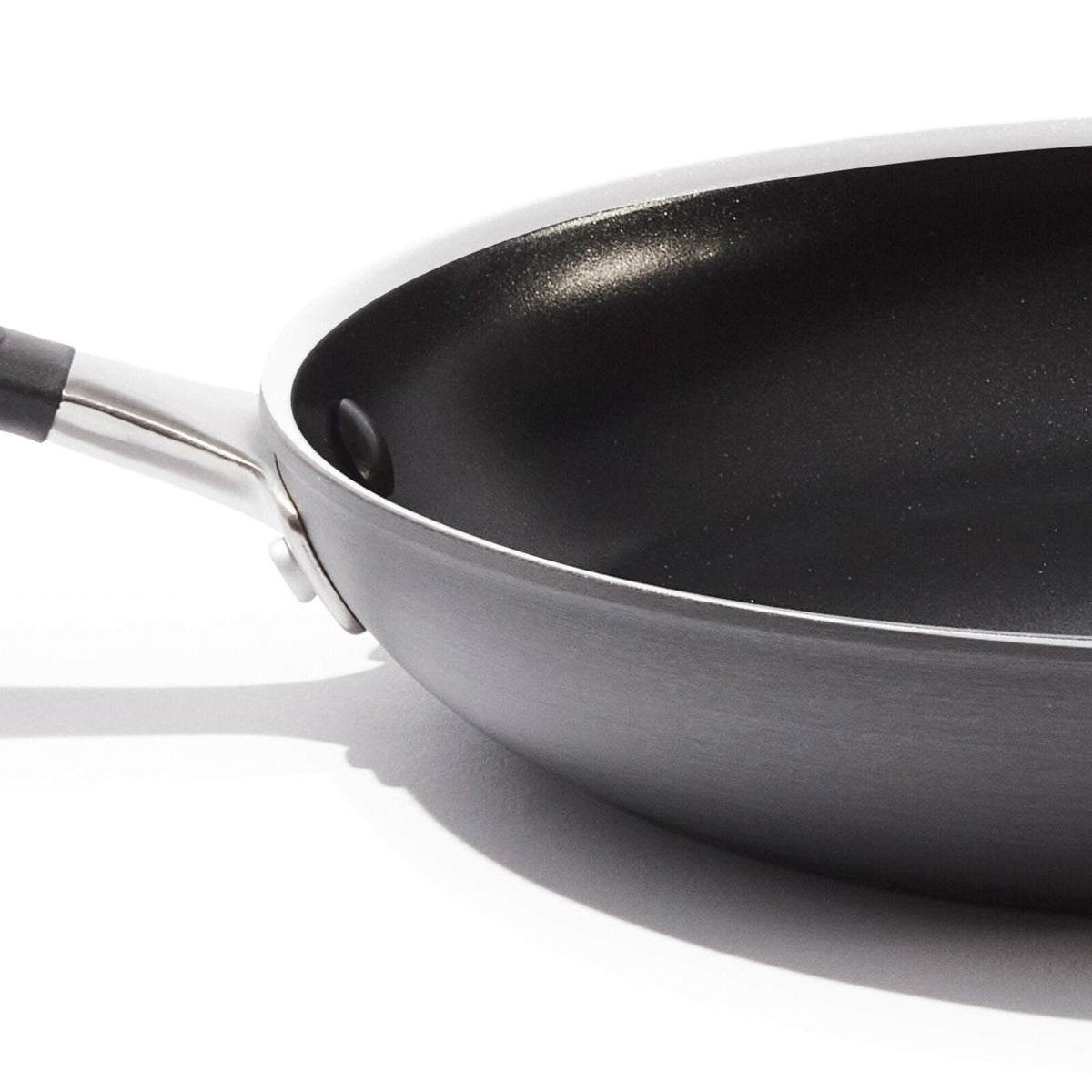 non-stick-pro-every-day-12-inch-frypan-with-lid-m6 oxo_cc010471-001_nonstick-everyday-12in-fry-pan-w-lid_pdp_06.jpg