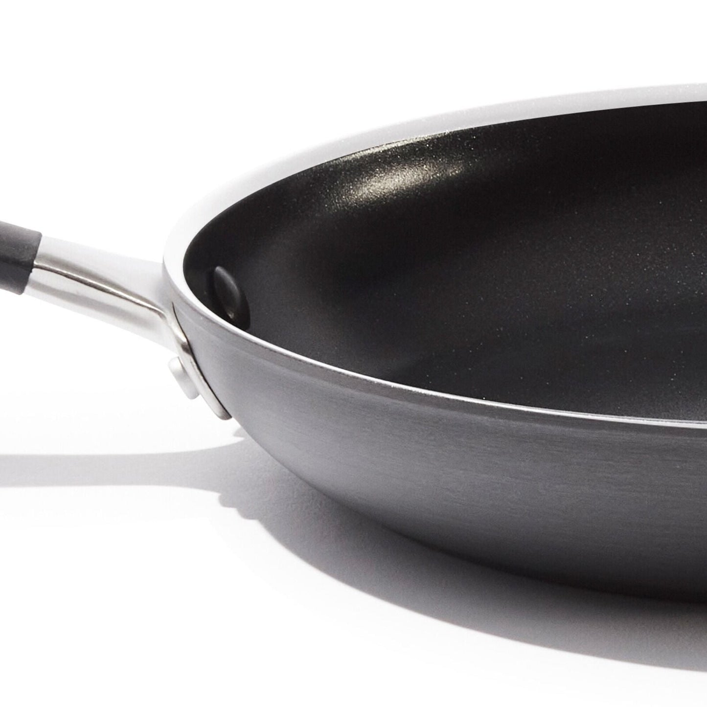 non-stick-pro-every-day-2-piece-frypan-set-l9 oxo_cc010473-001_nonstick-everyday-2pc-fry-pan-set_pdp_07.jpg