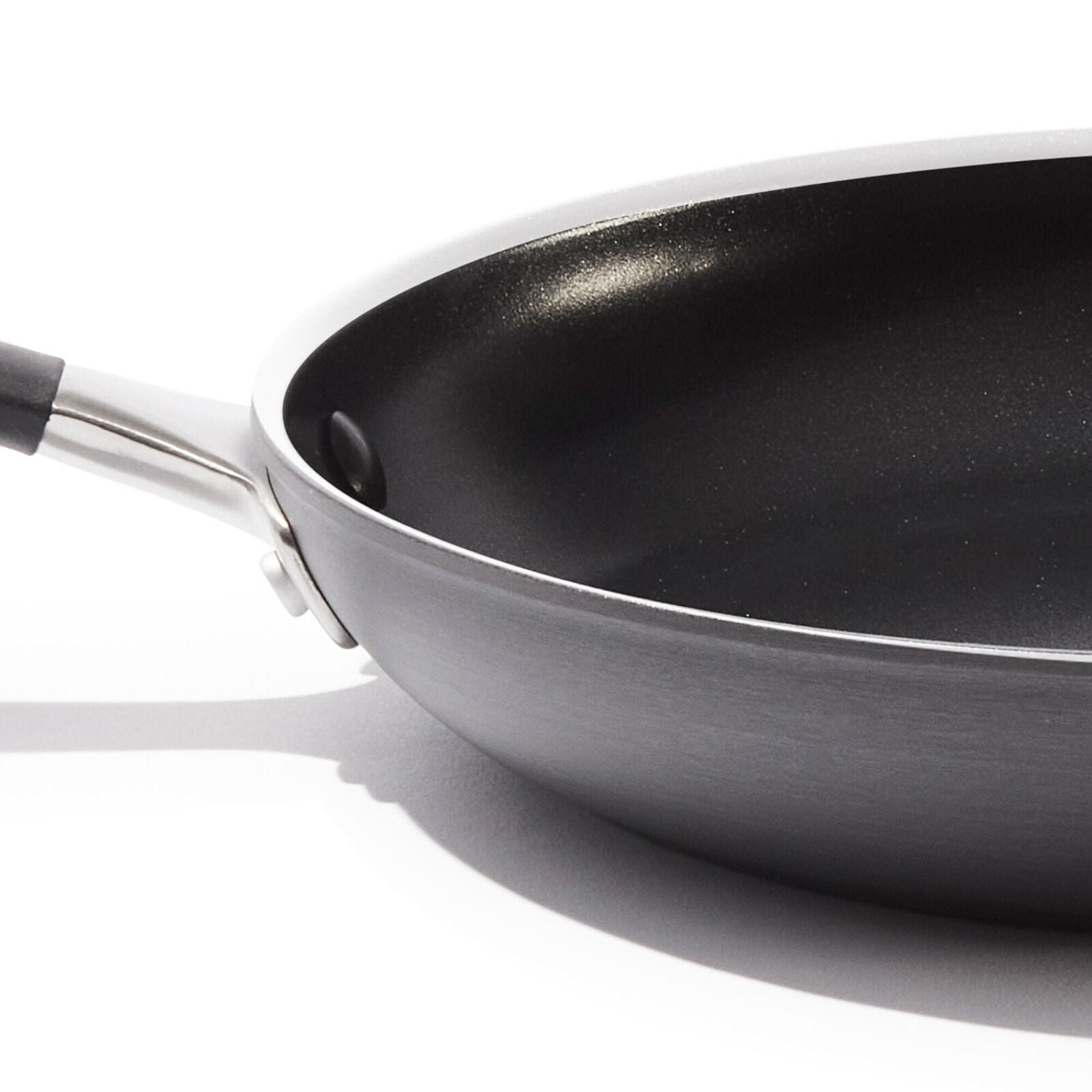 non-stick-pro-every-day-2-piece-frypan-set-l9 oxo_cc010473-001_nonstick-everyday-2pc-fry-pan-set_pdp_07.jpg