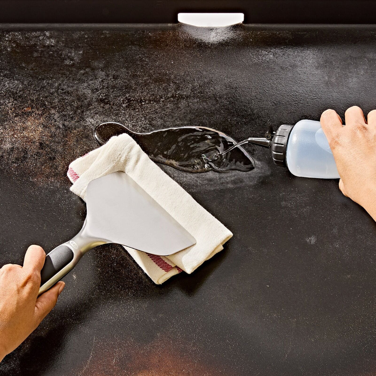griddle-scraper-i4 oxo_griddle-scraper_pdp_01.jpeg