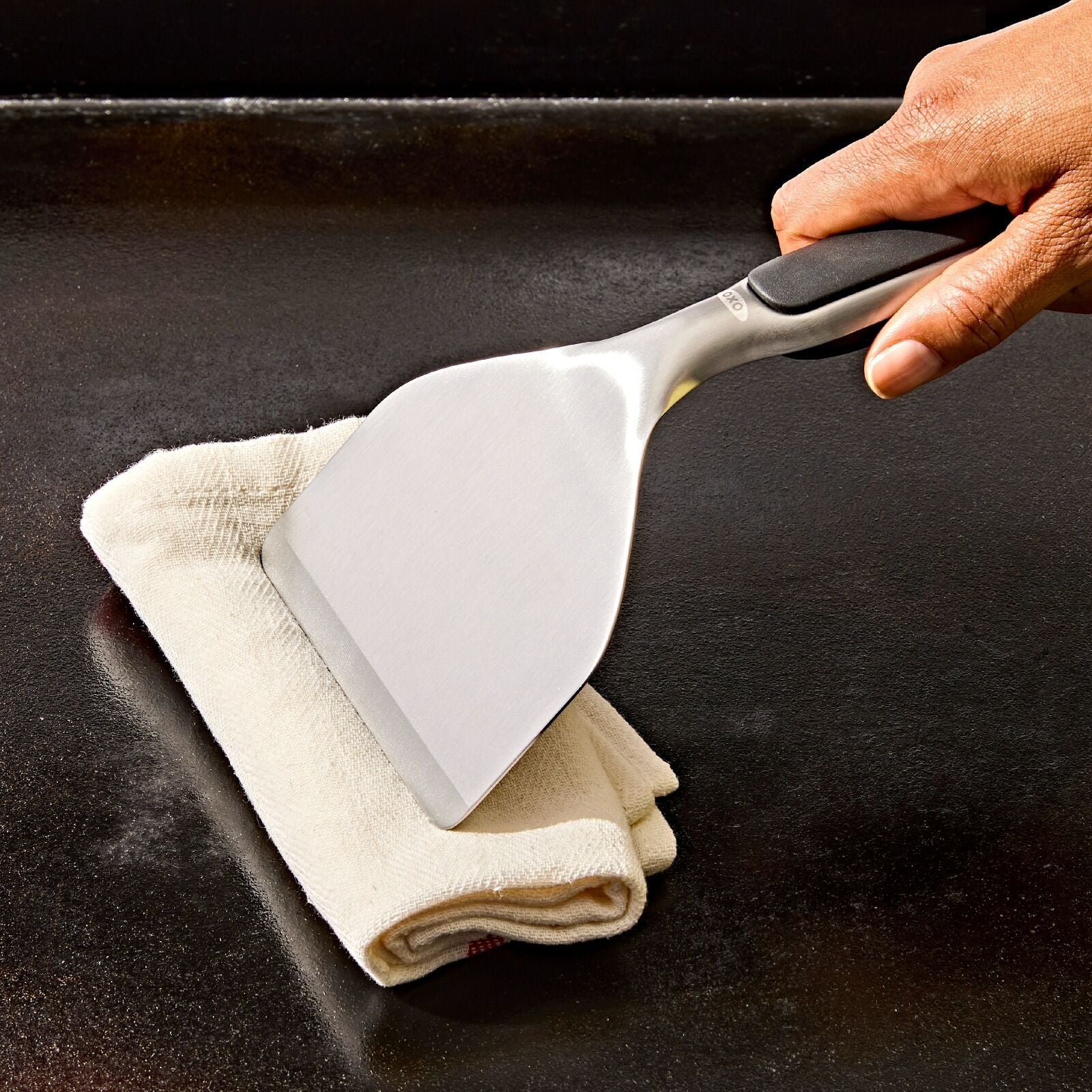 griddle-scraper-i4 oxo_griddle-scraper_pdp_04.jpeg