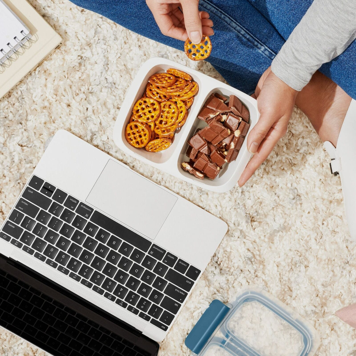 prep-and-go-2-cup-divided-container-l1 oxo_prepgo_2cup-divided-container_apdp_pdp_04_1_.jpeg