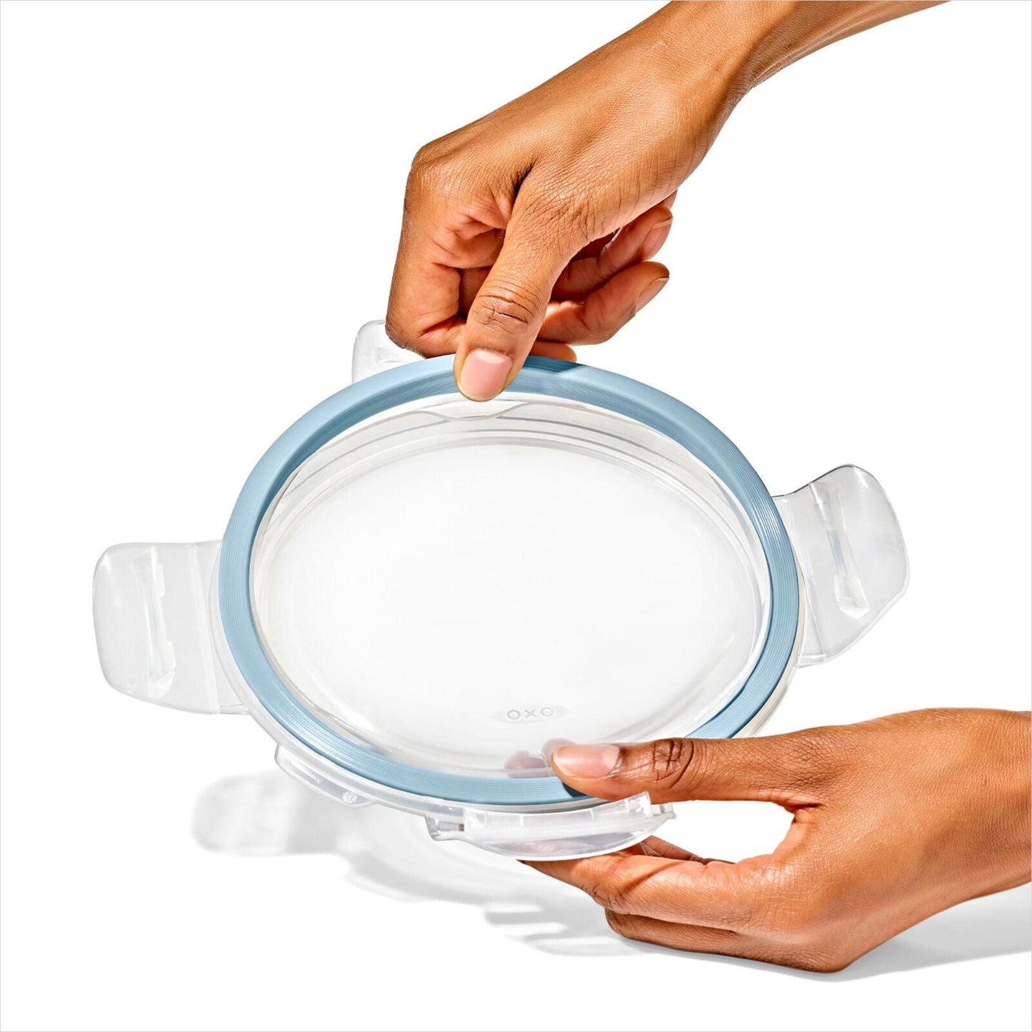 smart-seal-7-cup-glass-round-container-arctic-blue-l6 oxo_smartseal_round-glass-arctic_pdp_05_4.jpeg