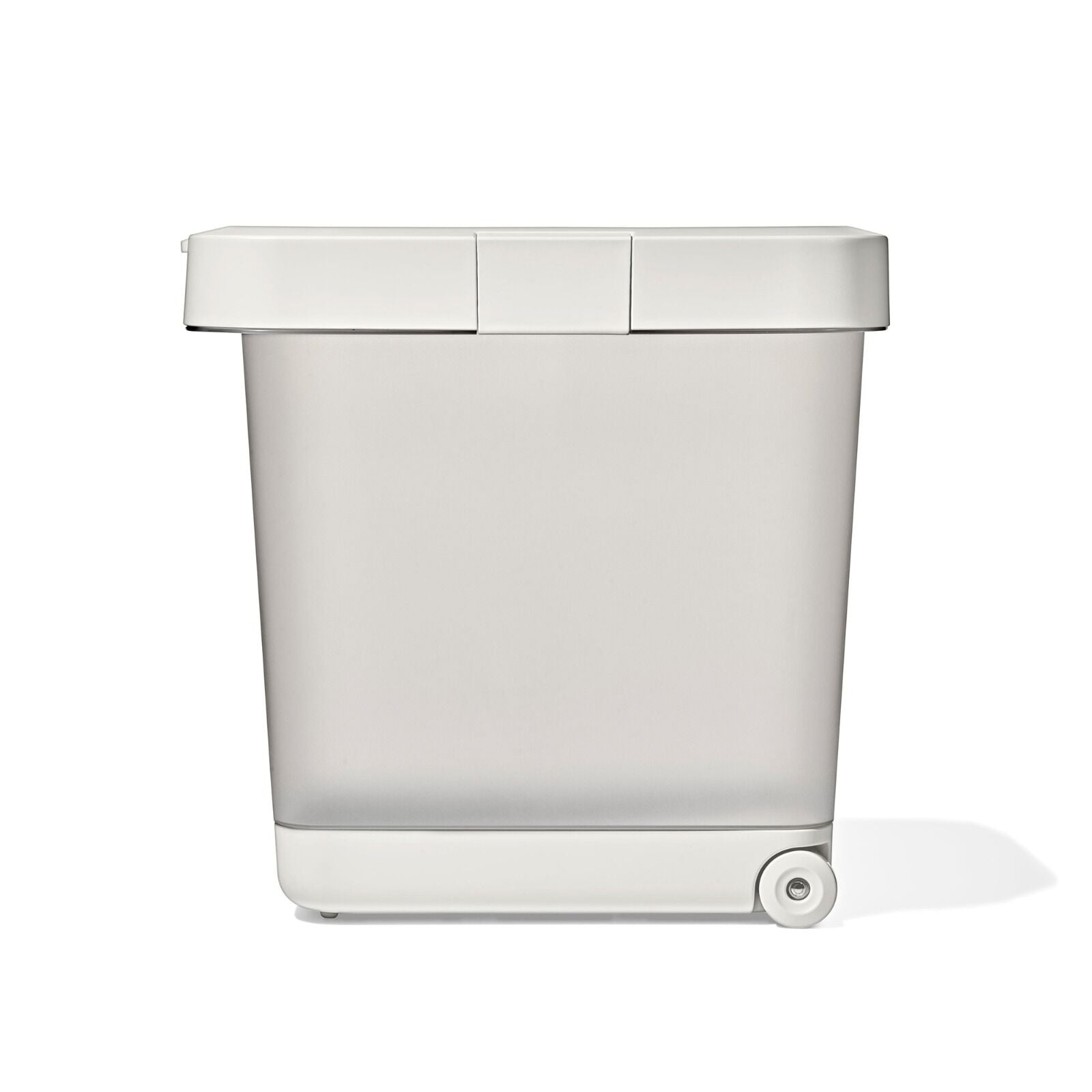 oxo-pet-airtight-food-container-with-scoop-large-b8 pet_7301500_airtight-food-container-large_pdp_07.jpeg