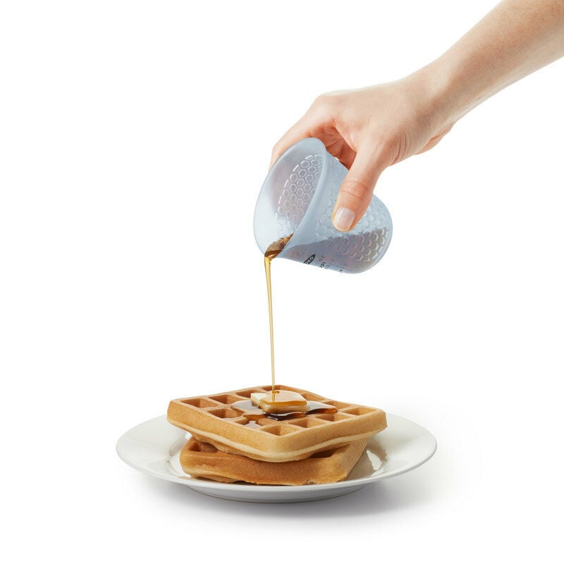 mini-squeeze-and-pour-silicone-measuring-cup-x6 t_63__1.jpg