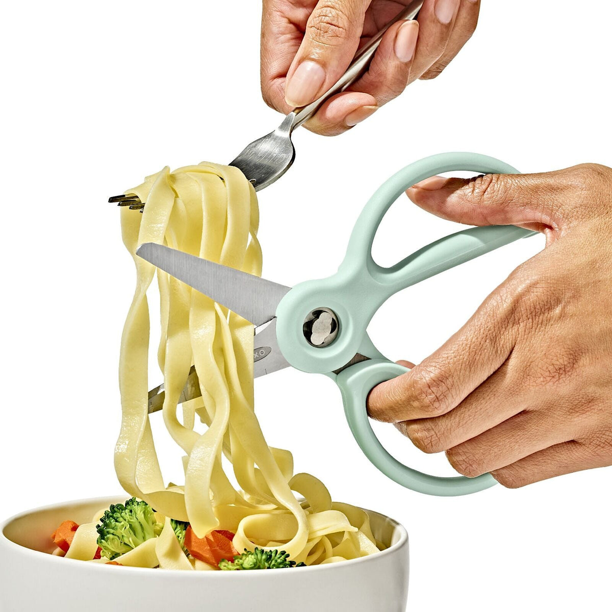 on-the-go-food-scissors-with-case-b5 tot_61176600_baby-food-scissors-opal_pdp_01.jpeg