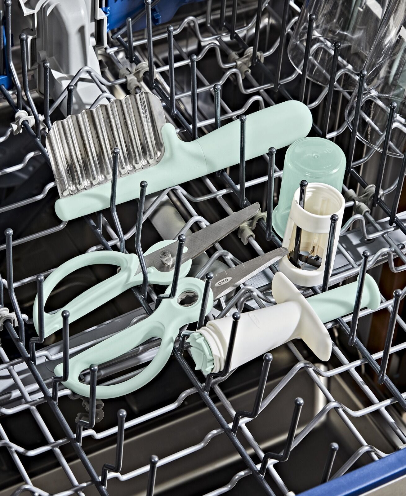 on-the-go-food-scissors-with-case-b5 tot_61176600_baby-food-scissors-opal_pdp_macys_04.jpeg
