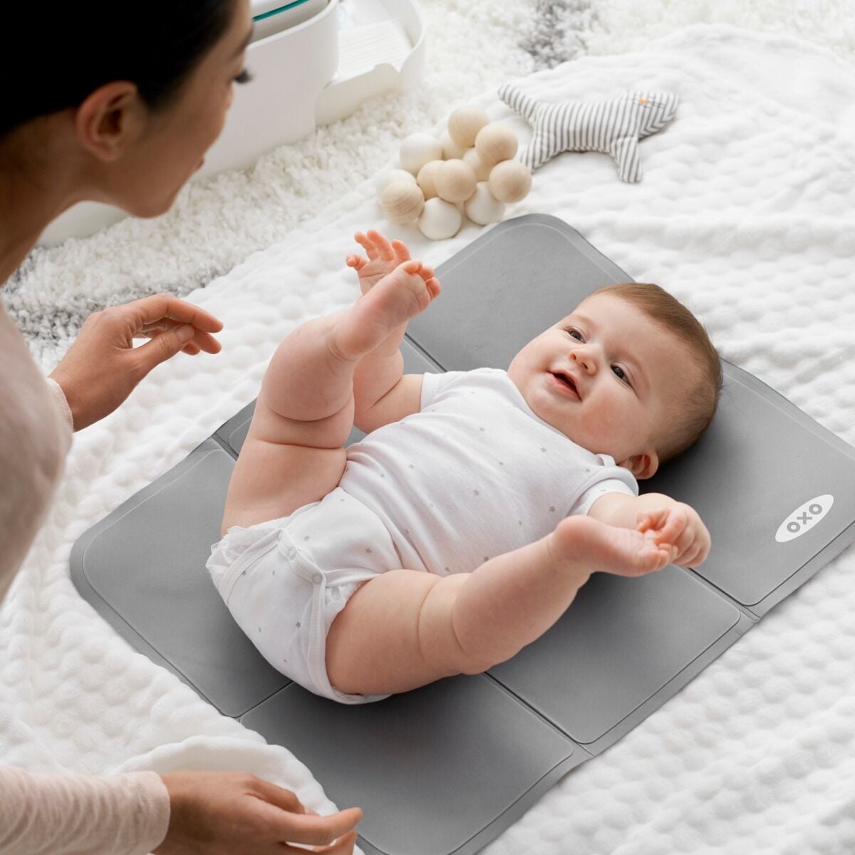 diaper-caddy-with-changing-mat-a7 tot_63135900_9a.jpg
