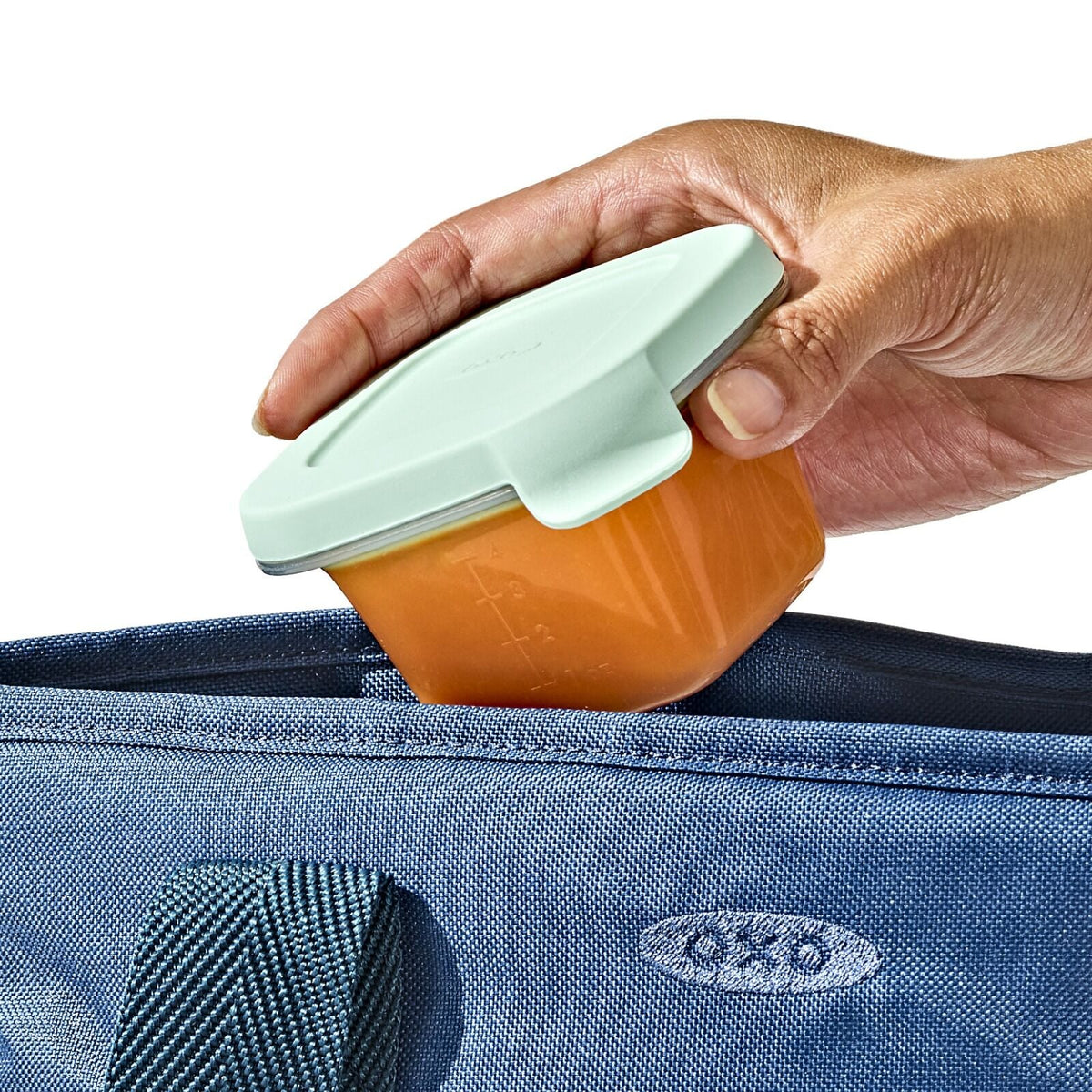 silicone-baby-blocks-food-storage-containers-4-oz-opal-p9 tot_silicone-baby-blocks-4oz_opal_pdp_04_1.jpeg